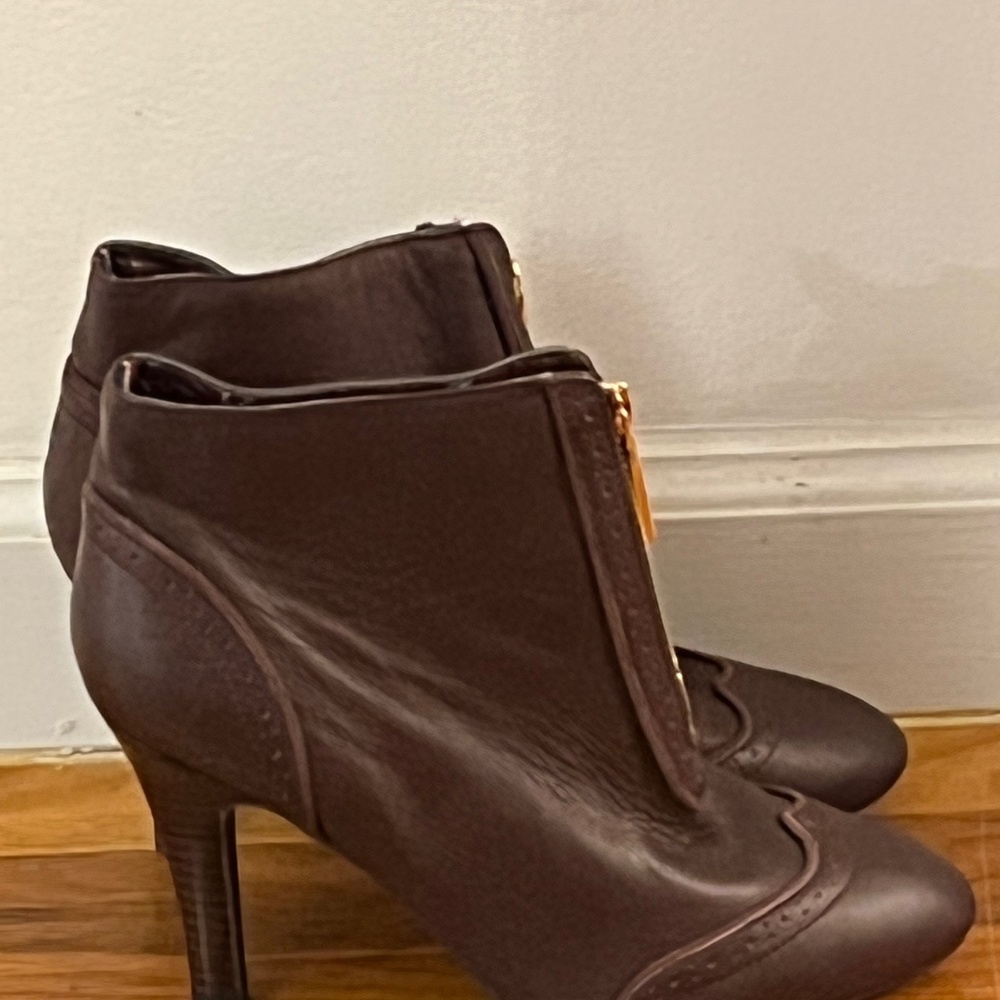 Tommy Hilfiger leather zip up booties burgundy size 9 new without tags
